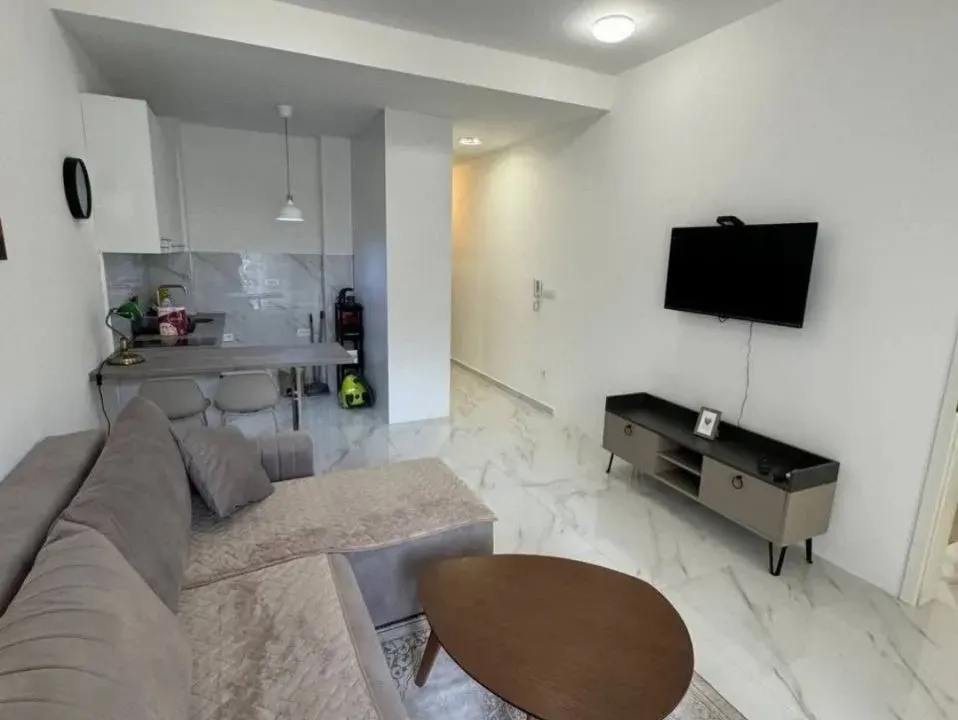 Izdavanje, jednosoban stan, 38m², Bulevar, Budva
