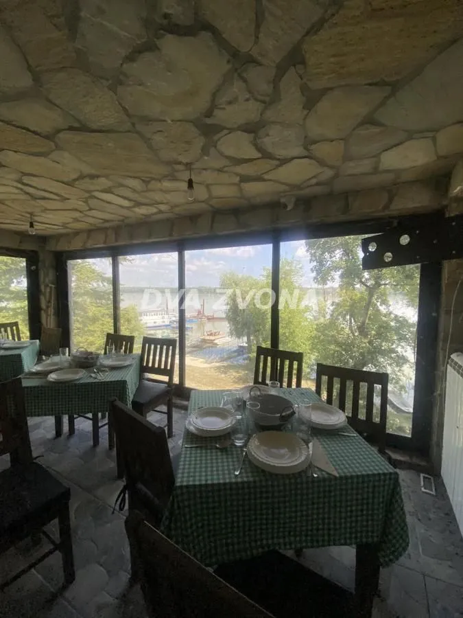 Prodaja, ugostiteljski objekat, 280m², Čortanovci, Inđija