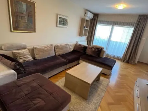 Izdavanje, dvosoban stan, 76m², Stari Aerodrom, Podgorica