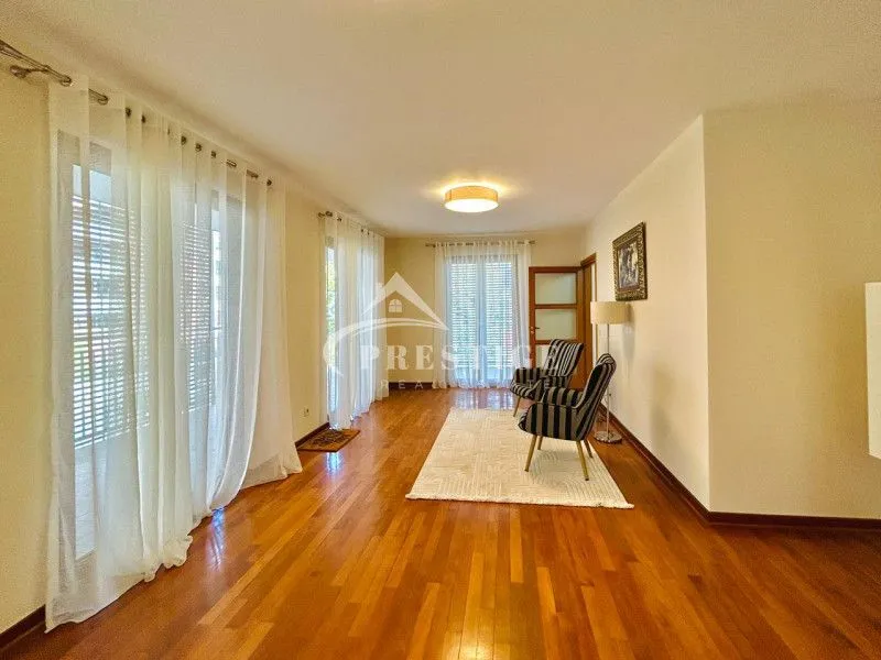 Rent, four bedroom apartment, 200m², Gorica C, Podgorica