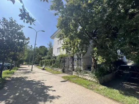 Izdavanje, četvorosoban stan, 280m2, Kruševac, Podgorica Izdavanje, četvorosoban stan, 280m2, Kruševac, Podgorica