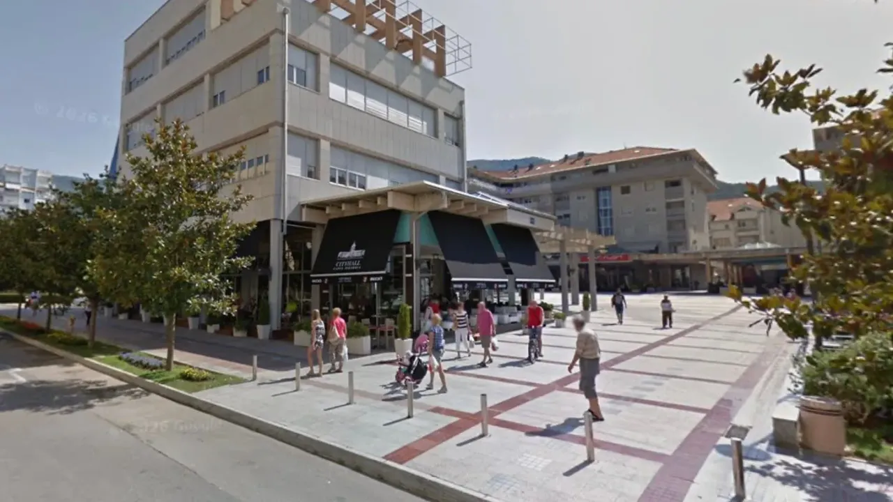 Izdavanje, poslovni prostor, 477m², Centar, Tivat