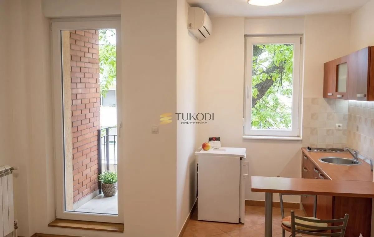 Izdavanje, garsonjera, 24m², Rotkvarija, Novi Sad Sve Podlokacije