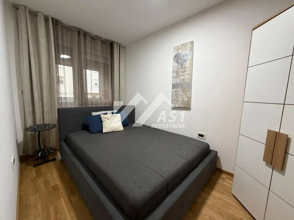 Izdavanje, jednosoban stan, 40m², Bulevar Evrope, Novi Sad Sve Podlokacije
