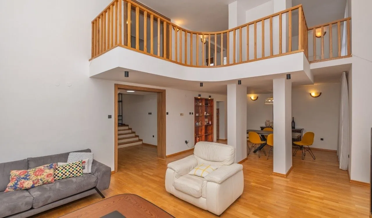 Rent, house, 280m², Gorica C, Podgorica