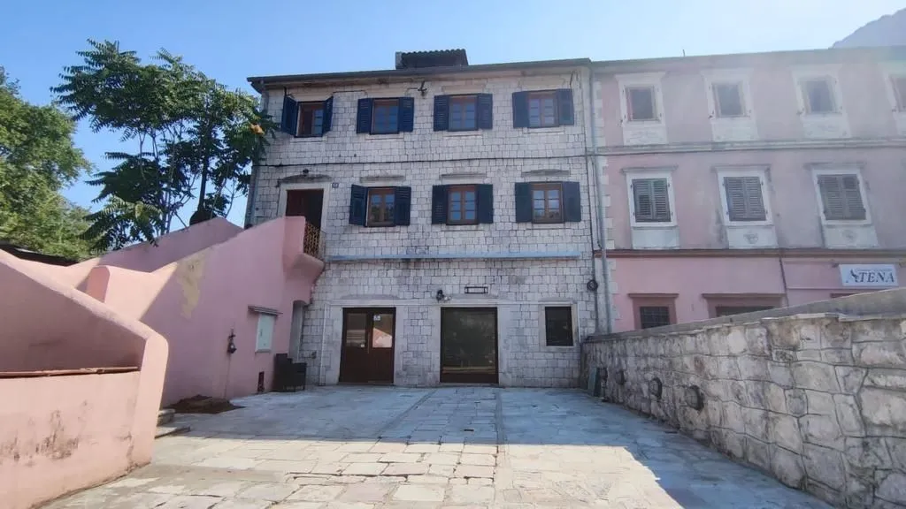Sale, house, 300m², Kotor, Crna Gora