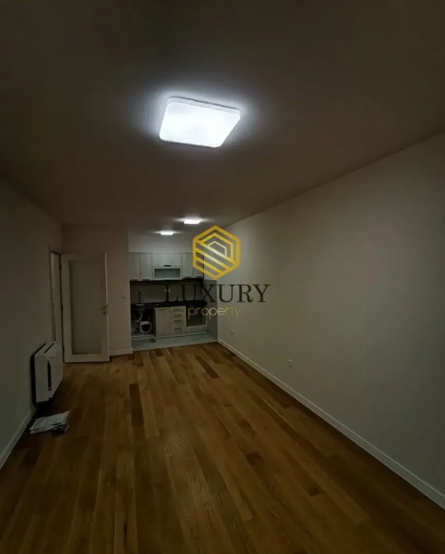 Izdavanje, dvosoban stan, 69m², Central Point, Podgorica