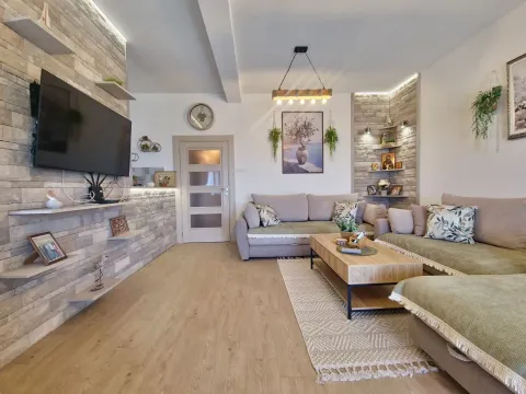 Izdavanje, kuća, 110m², Krimovica, Kotor - image 14