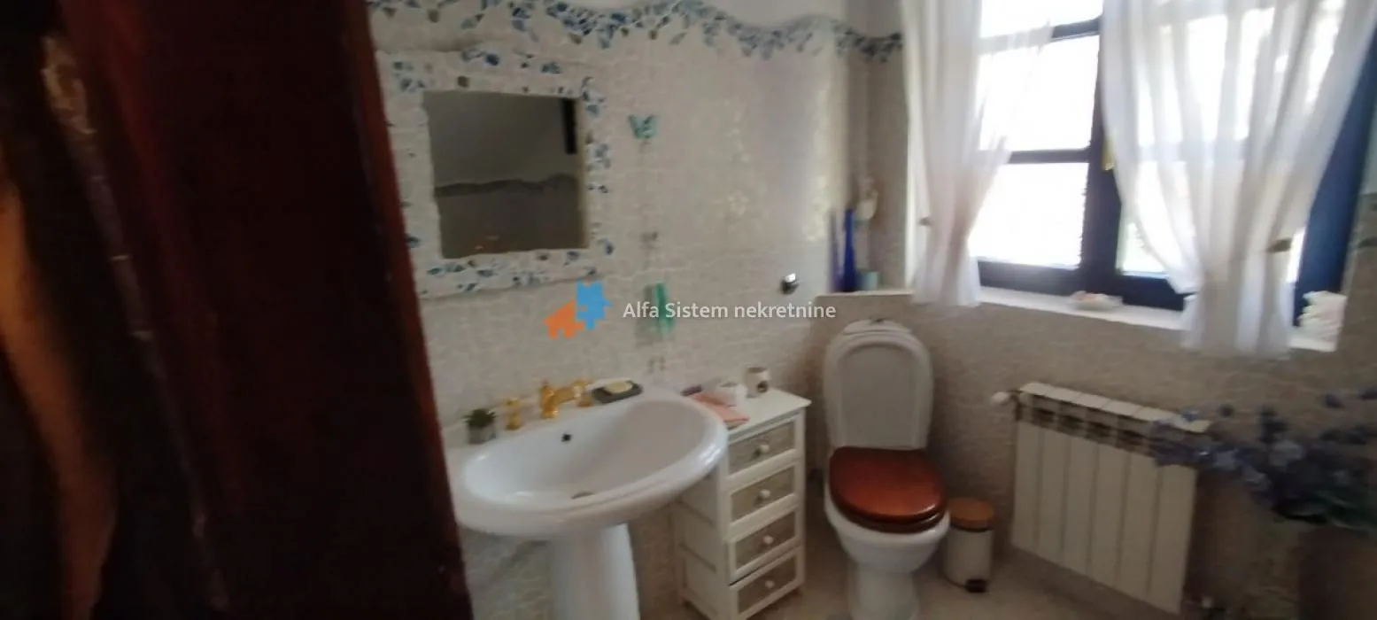 Rent, house, 360m², Banjica, Voždovac Sve Podlokacije