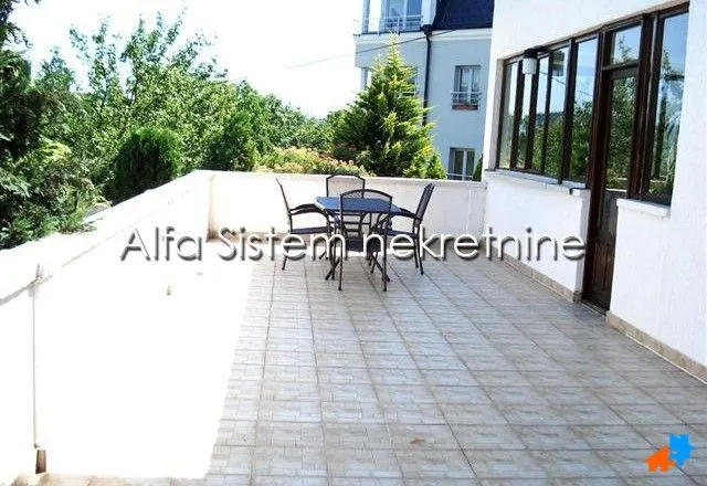 Izdavanje, kuća, 330m², Savski Venac, Beograd