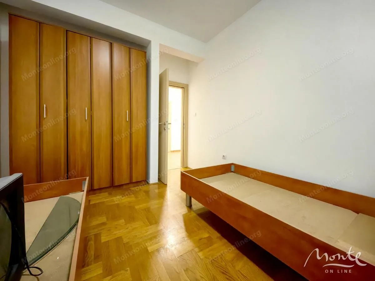 Prodaja, dvosoban stan, 74m², Podgorica, Crna Gora