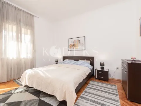 Izdavanje, dvosoban stan, 110m², Centar, Podgorica - image 4