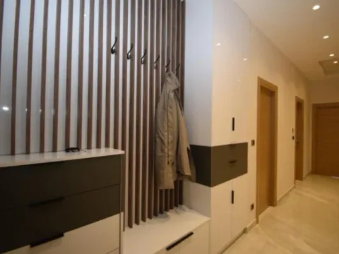 Izdavanje, trosoban stan, 120m², Kod Capital Plaze, Podgorica - image 4