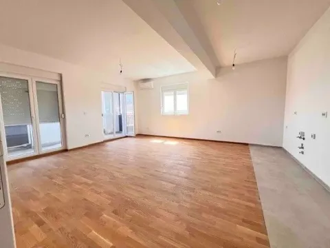 Prodaja, dvosoban stan, 106m², Stari Aerodrom, Podgorica - image 9