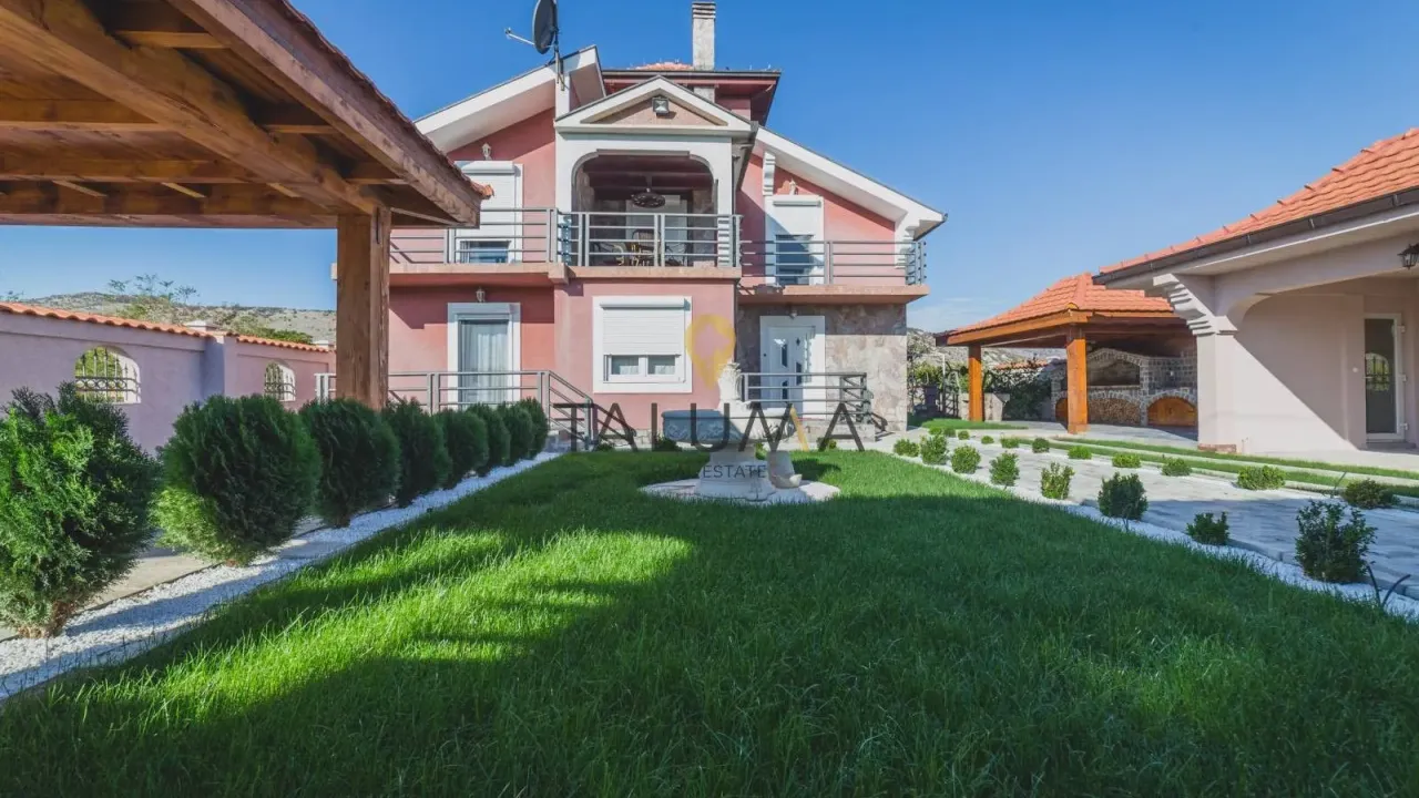 Rent, house, 200m², Donji Kokoti, Podgorica