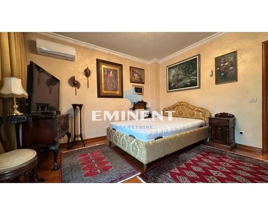 Izdavanje, trosoban stan, 140m², Stari Grad, Beograd