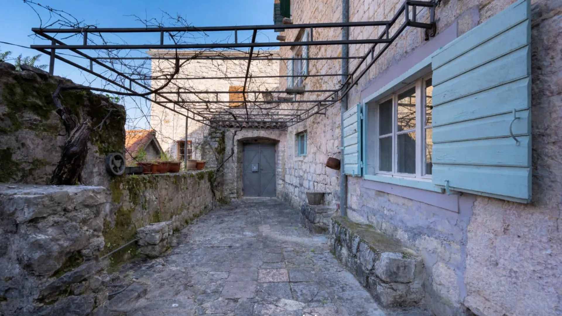 Prodaja, dvosoban stan, 163m², Stari Grad Kotor, Kotor