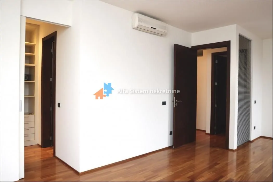 Izdavanje, stan, 176m², Kalenić Pijaca, Vračar Sve Podlokacije