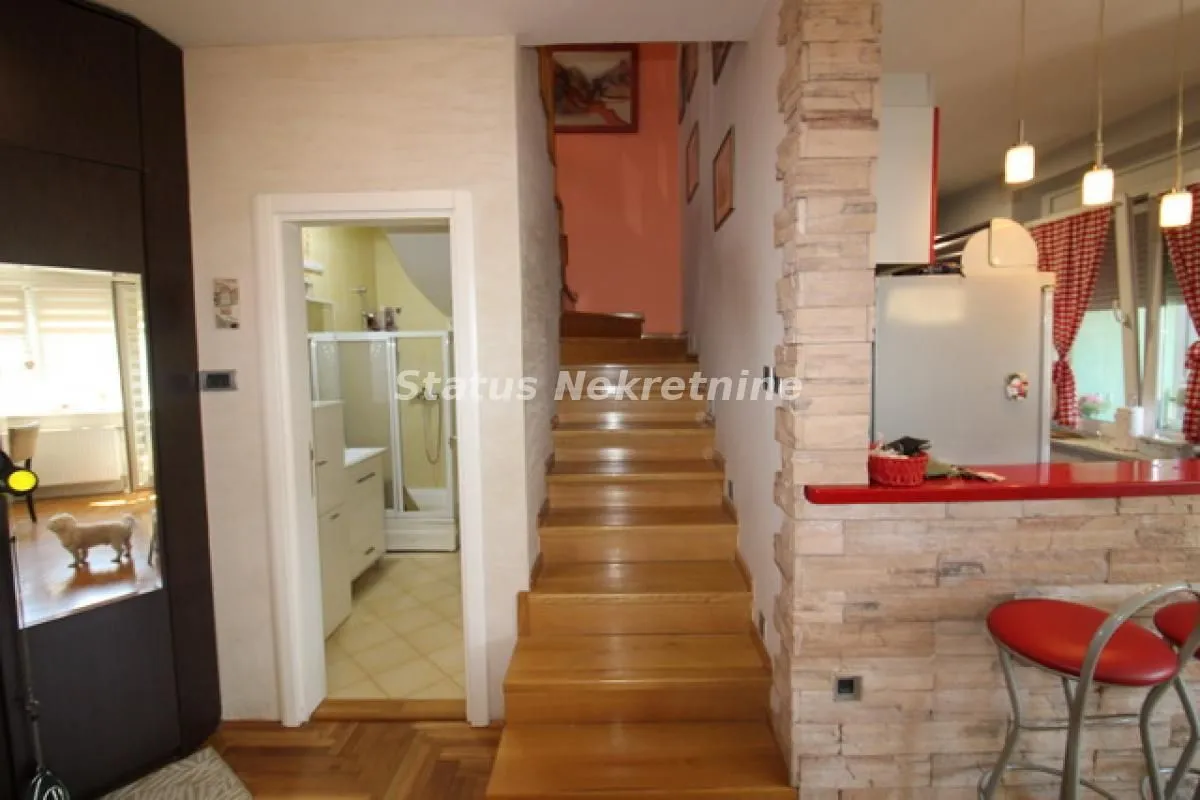 Prodaja, trosoban stan, 83m², Grbavica, Novi Sad Sve Podlokacije