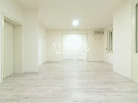 Izdavanje, dvosoban stan, 85m², Centar, Podgorica