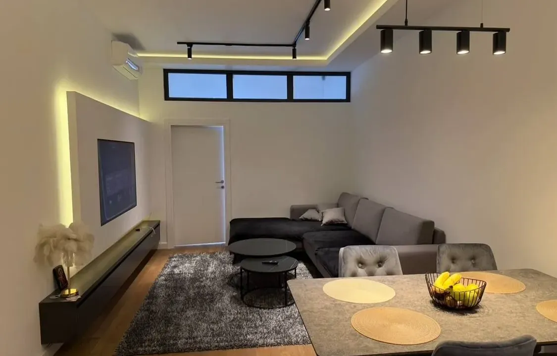 Prodaja, dvosoban stan, 78m², Centar, Bar