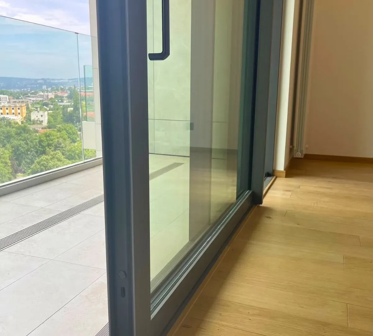 Izdavanje, trosoban stan, 81m², Stari grad, Novi Sad