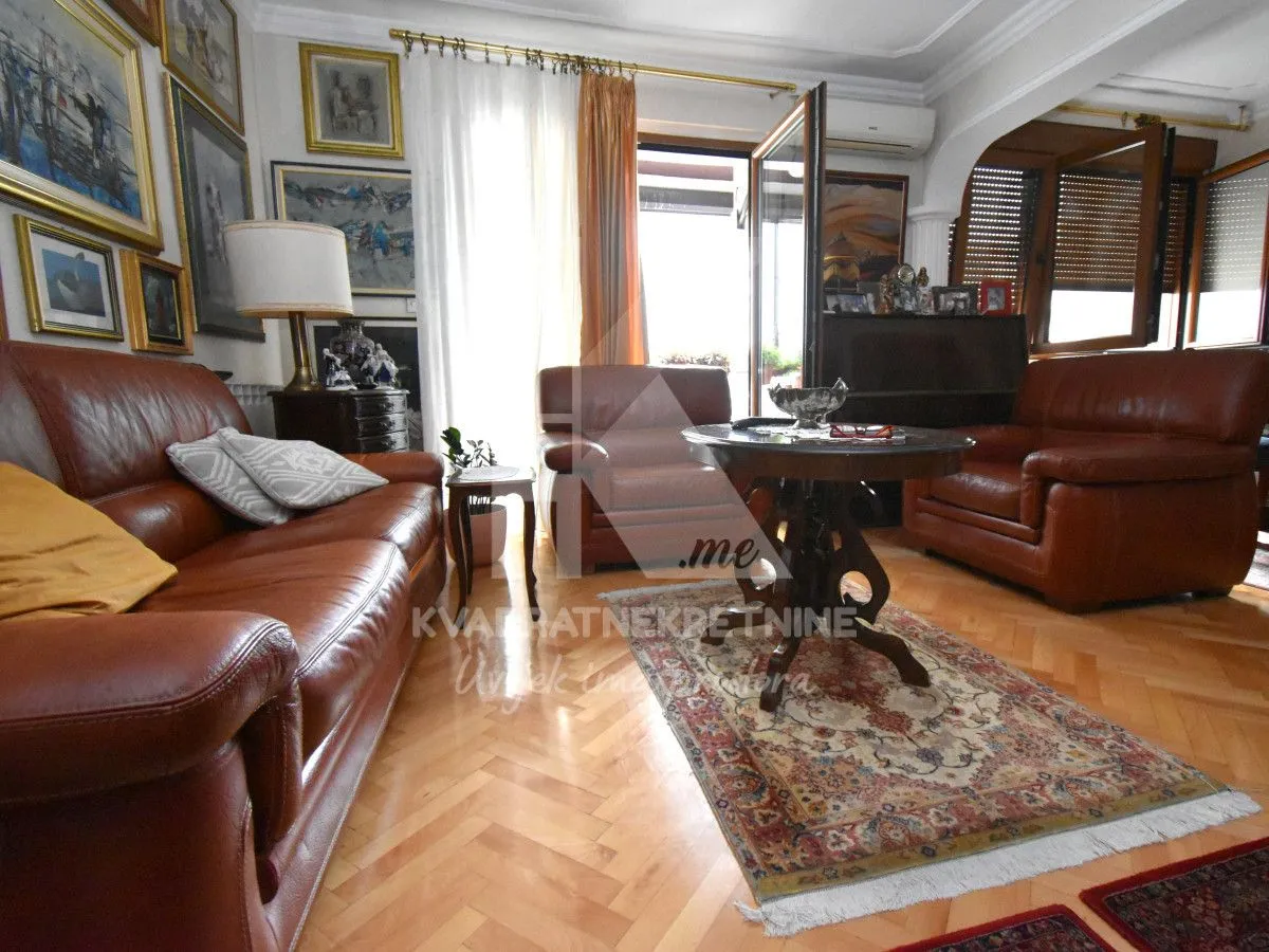 Prodaja, četvorosoban stan, 120m², Blok 7, Podgorica