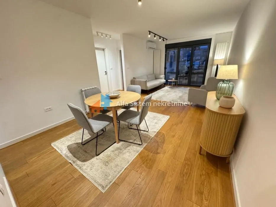Izdavanje, trosoban stan, 65m², Kalenić Pijaca, Vračar Sve Podlokacije