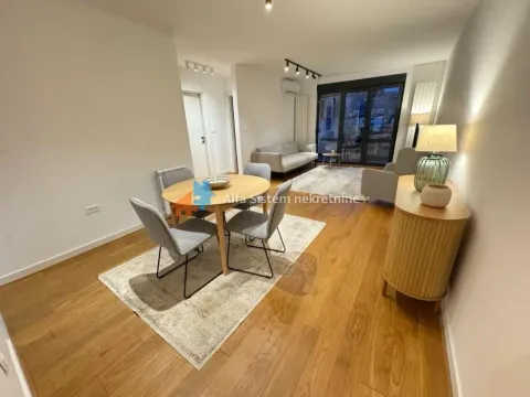 Izdavanje, trosoban stan, 65m², Kalenić Pijaca, Vračar Sve Podlokacije - image 2