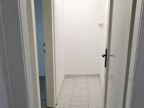 Sale, three bedroom apartment, 60m², Vračar, Šid - image 5