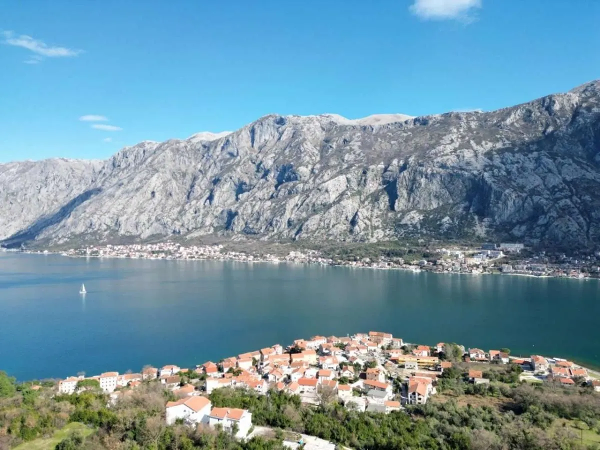 Prodaja, plac, 2500m², Kotor, Crna Gora