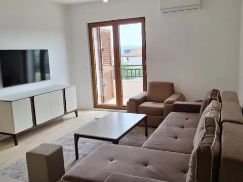 Izdavanje, trosoban stan, 107m², Mažina, Tivat - image 2