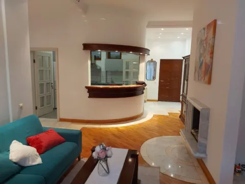 Izdavanje, trosoban stan, 115m², Kalenić Pijaca, Vračar Sve Podlokacije - image 3