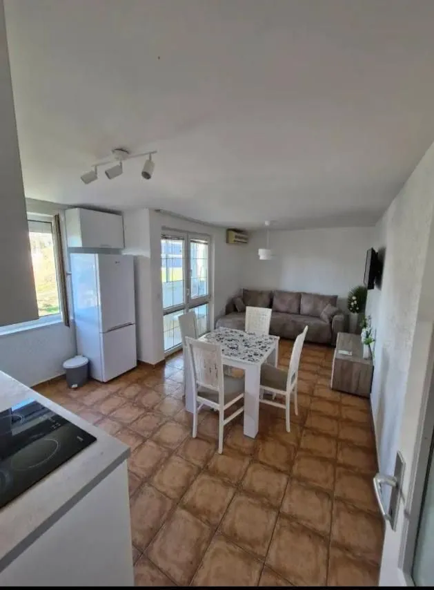 Sale, three bedroom apartment, 76m², Sutomore, Bar