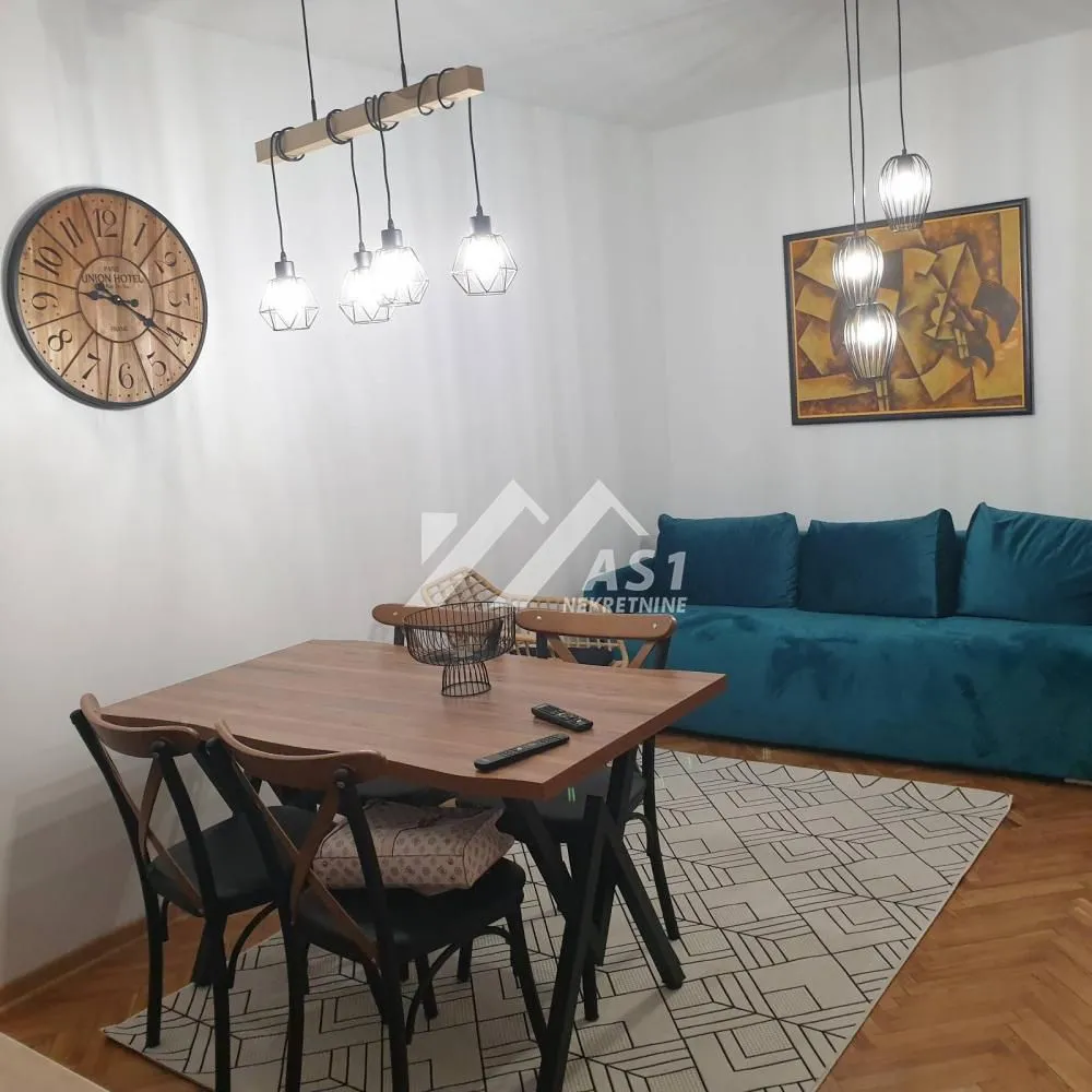Izdavanje, trosoban stan, 70m², Centar, Novi Sad