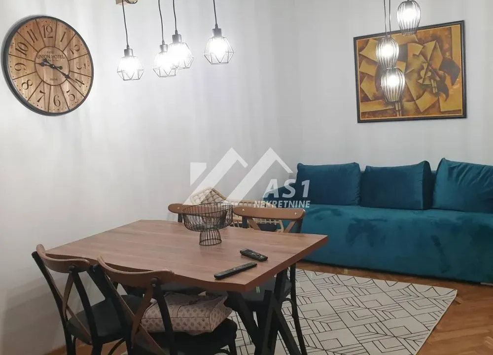 Izdavanje, trosoban stan, 70m², Centar, Novi Sad