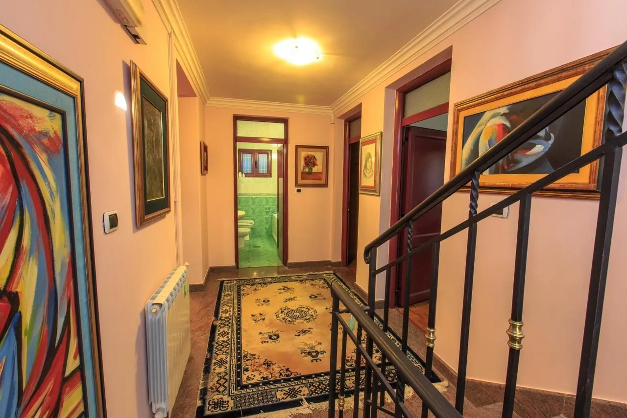 Prodaja, kuća, 400m², Bar, Crna Gora