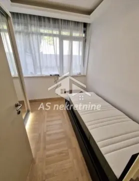 Izdavanje, četvorosoban stan, 148m², Savski Venac, Beograd - image 17