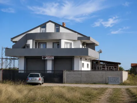 Rent, three bedroom apartment, 72m², Donja Gorica, Podgorica - image 8