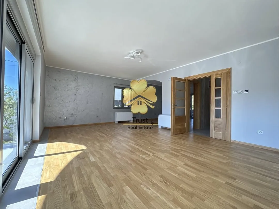 Prodaja, kuća, 320m², Zlatica, Podgorica