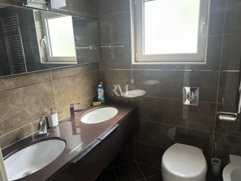 Izdavanje, trosoban stan, 160m², Kavač, Kotor - image 14