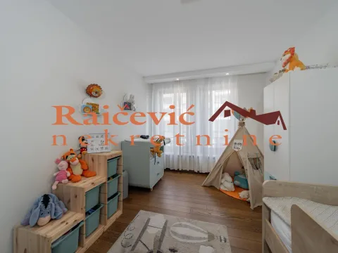 Prodaja, četvorosoban stan, 115m², Vračar, Šid - image 13