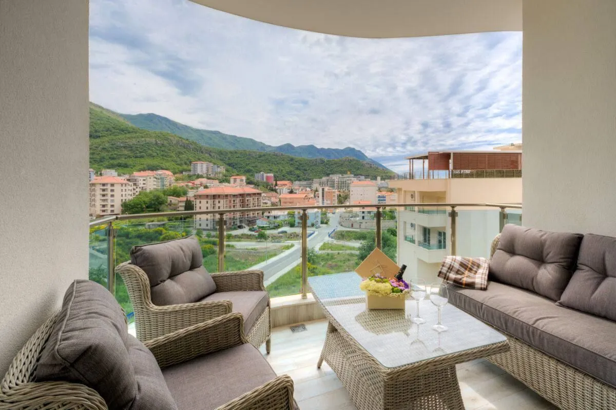 Sale, two bedroom apartment, 63m², Bečići, Budva