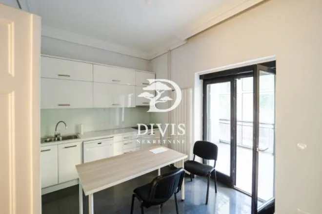 Izdavanje, kuća, 550m², Autokomanda, Voždovac Sve Podlokacije