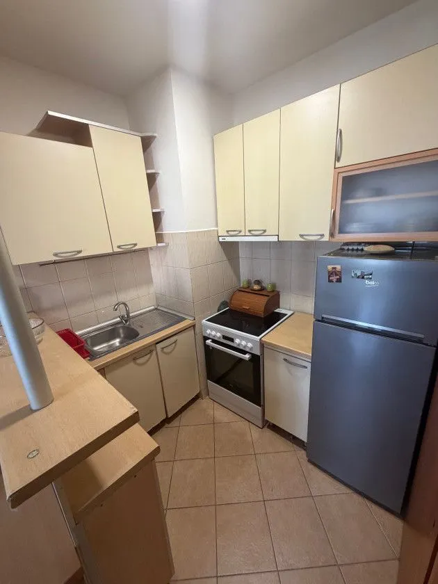 Izdavanje, jednosoban stan, 40m², Stari Aerodrom, Podgorica