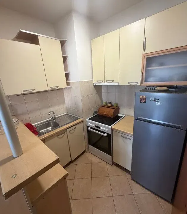 Izdavanje, jednosoban stan, 40m², Stari Aerodrom, Podgorica