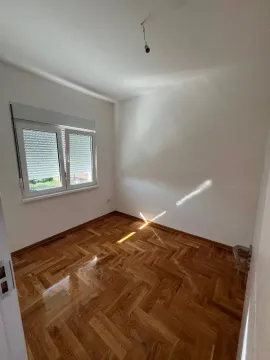 Empty room with parquet flooring and white walls. - image 6