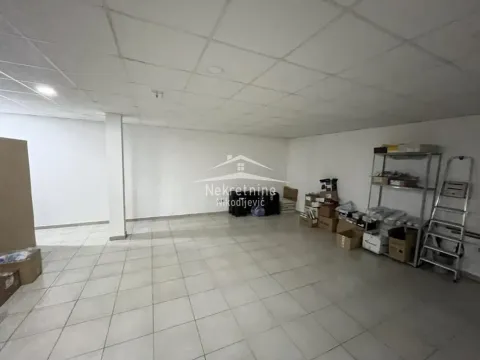 Izdavanje, poslovni prostor, 250m², Batajnica, Beograd - image 10