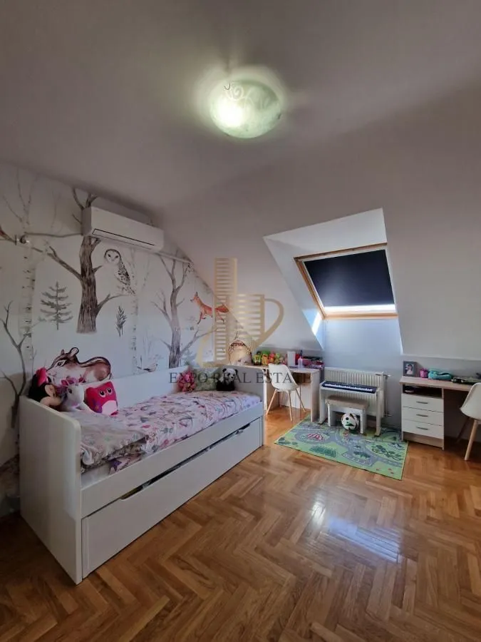 Prodaja, četvorosoban stan, 120m², Nova Detelinara, Novi Sad Sve Podlokacije