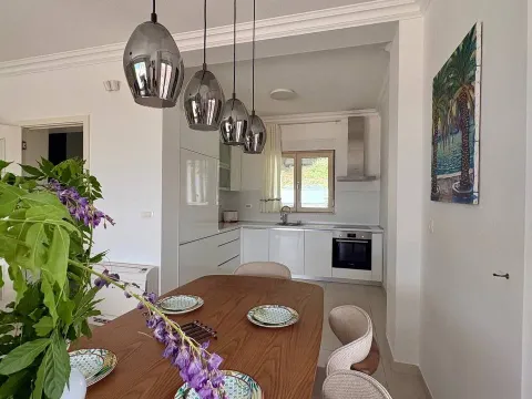 Rent, two bedroom apartment, 100m², Tivat, Crna Gora - image 2